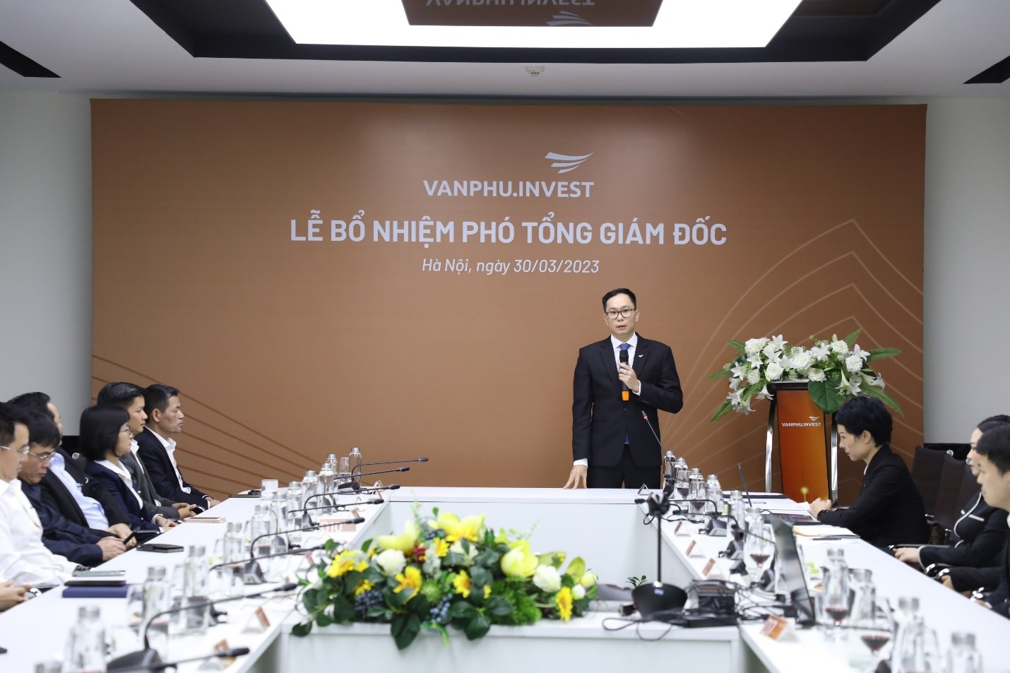 Ông Lâm Hoàng Đăng – Phó Tổng giám đốc mới của Văn Phú – Invest phát biểu trong Lễ bổ nhiệm