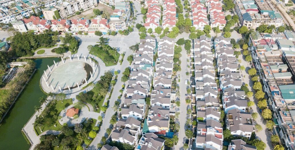 Dự án nhà ở nên quy hoạch đồng bộ để phát triển đô thị văn minh - Ảnh: Văn Phú